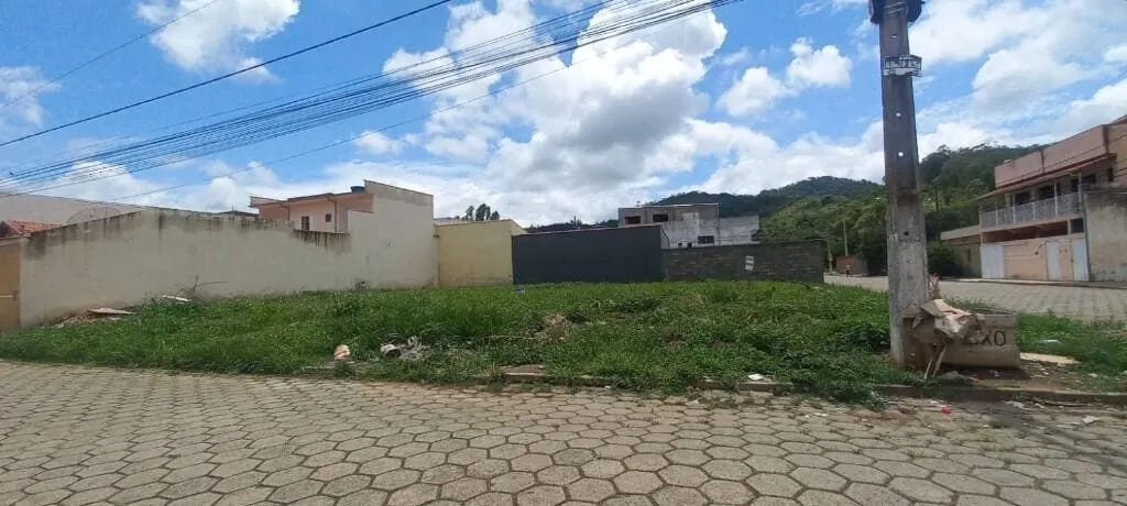 Foto 2 de Terreno de esquina com 487 m², Nossa Senhora de Fátima