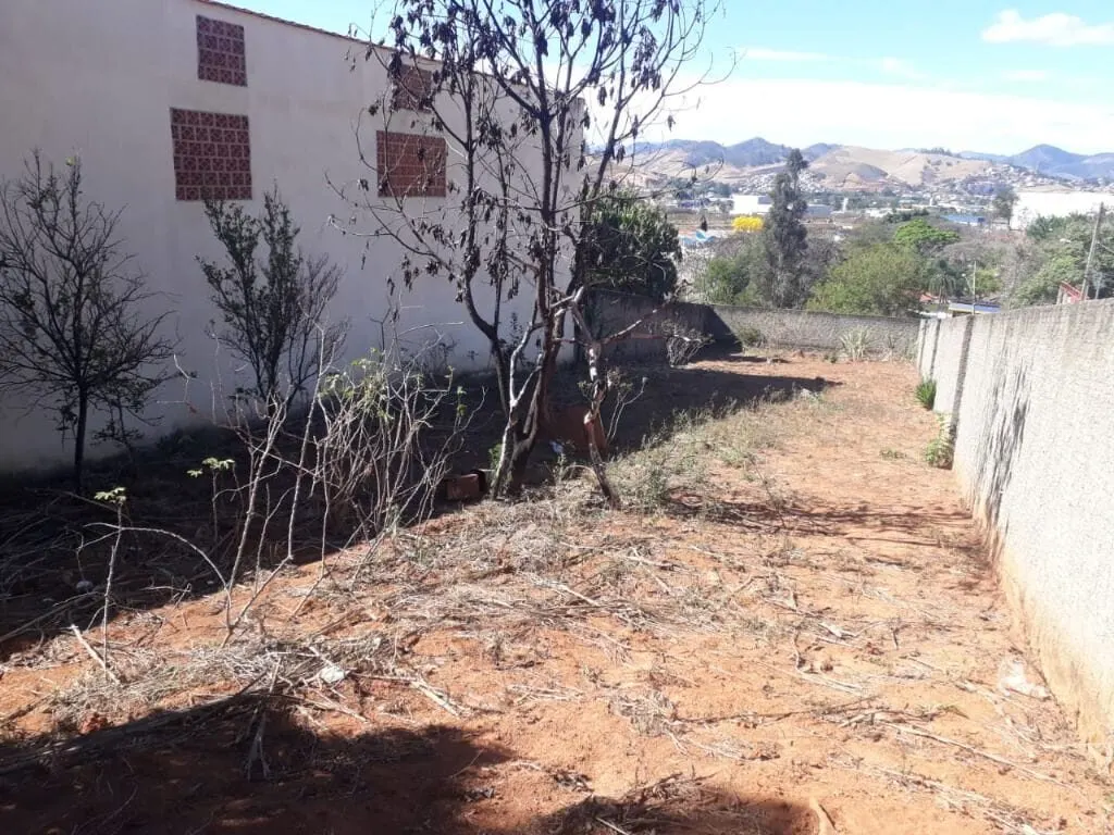 Foto 2 de Terreno de esquina murado com 500 m² na Rua da Alemanha, Nações