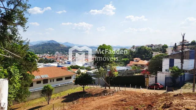 Foto 1 de Terreno de esquina com 560 m² e vista para as montanhas, Morro Chic