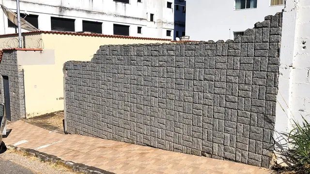 Terreno murado de 200 m² com portão na Rua Rodrigues Seabra, Morro Chic