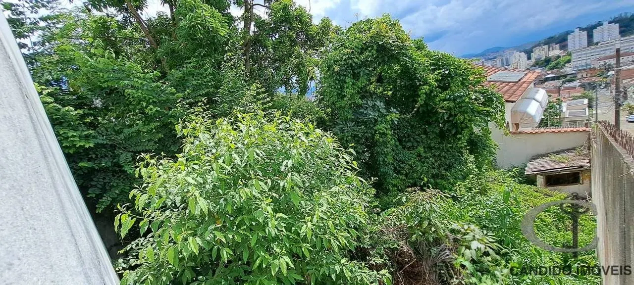 Foto 2 de Terreno murado de 300 m² em área central, Oriente