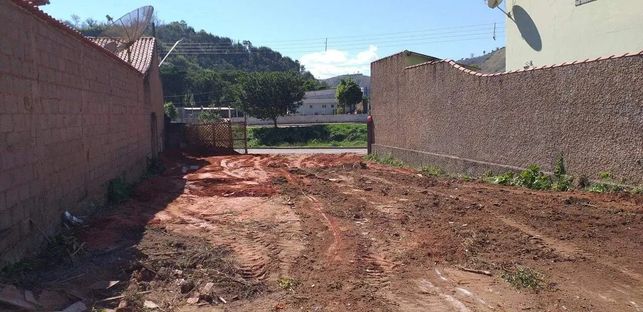 Foto 2 de Terreno plano e murado de 300 m², São Sebastião
