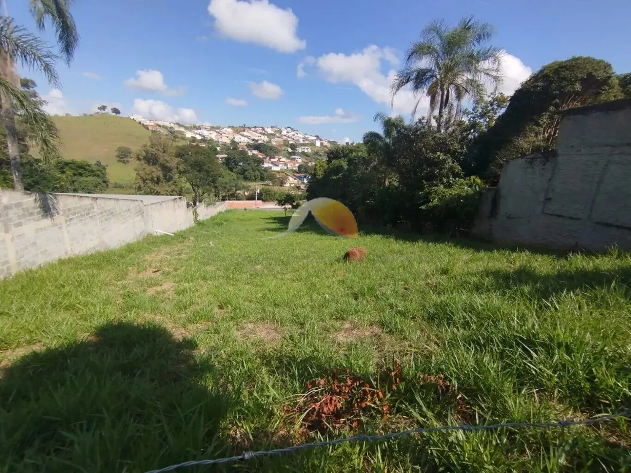 Foto 2 de Terreno plano murado com vista para a cidade, Jardim Alterosa