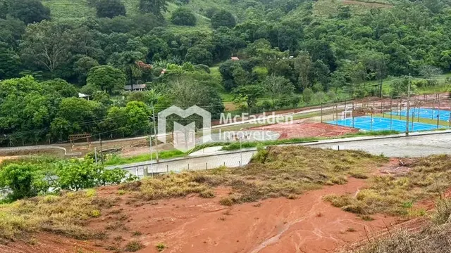 Foto 1 de Terreno plano de 1.294 m² perto da entrada do condomínio, Condomínio Olhos D'Água