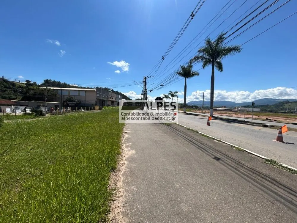 Foto 2 de Terreno plano de 16.000 m² às margens da rodovia Itajubá a Poços de Caldas, Santos Dumont