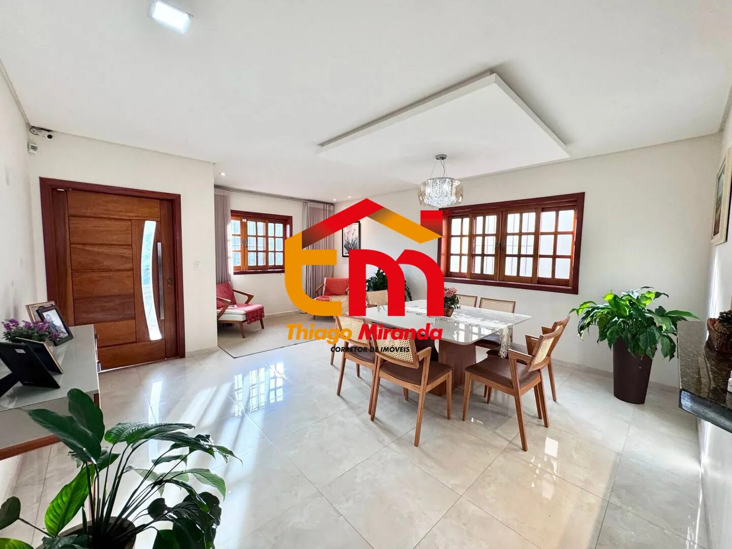 Foto 2 de Sobrado de 3 quartos no Morro Chic, 275 m²
