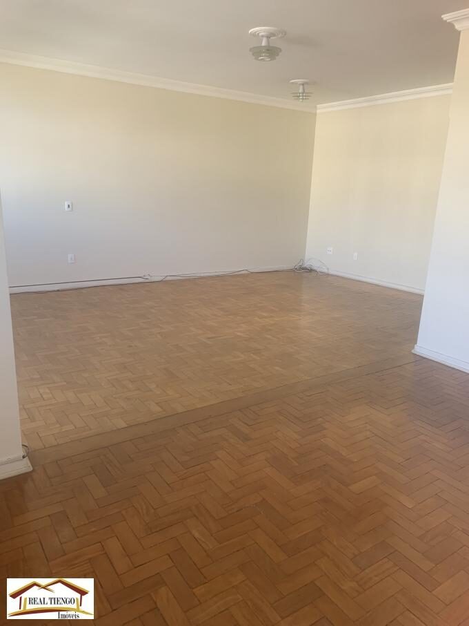 Foto 2 de Três quartos e uma vaga no Centro