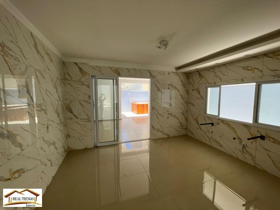 Foto 2 de Três quartos e terreno de 313 m²