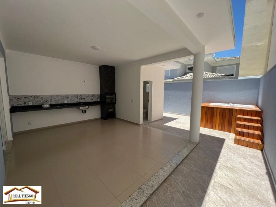 Foto 5 de Três quartos e terreno de 313 m²